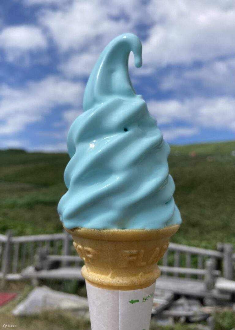 Cubalah aiskrim lembut biru Shakotan yang licin